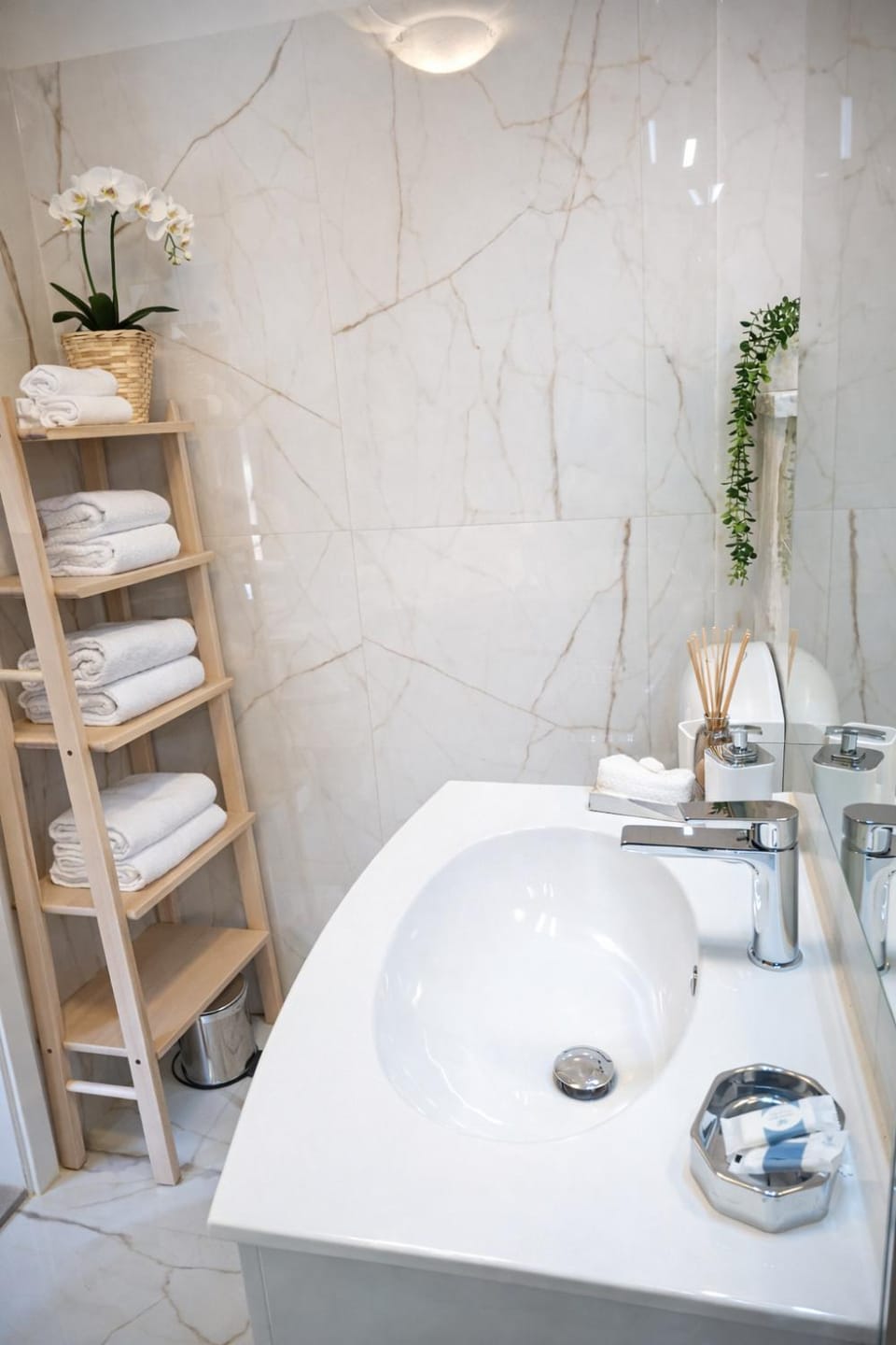 Bathroom, towels