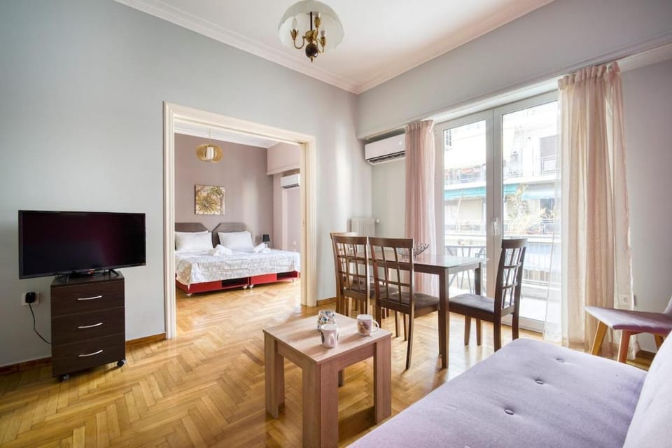 A Vintage Flat near Museum Apartment in Athens