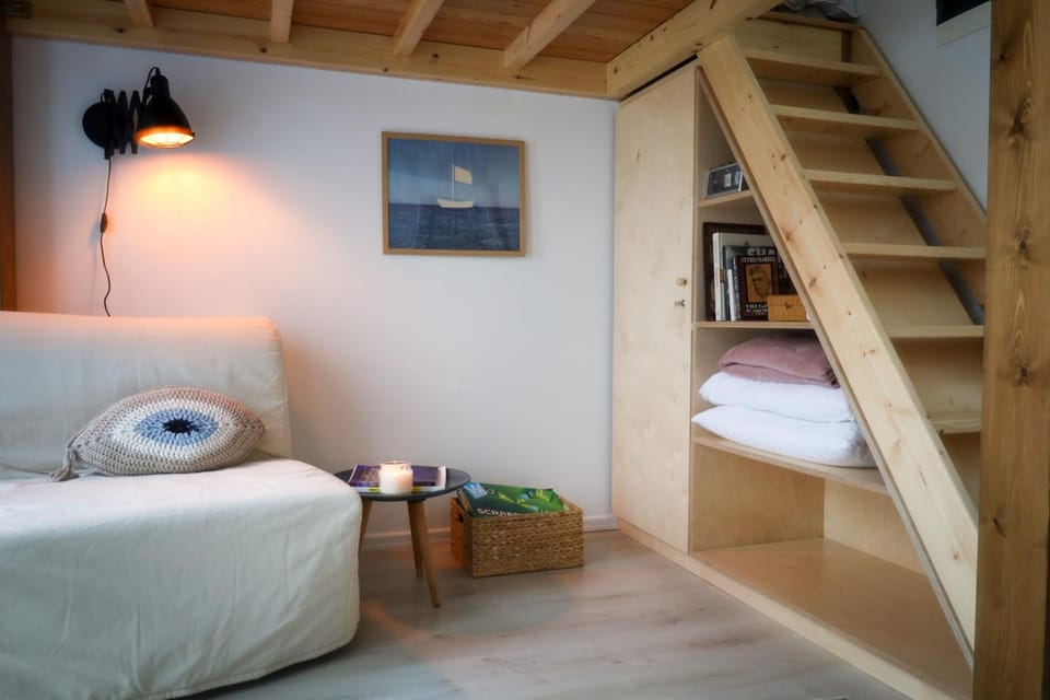 Bed, Library
