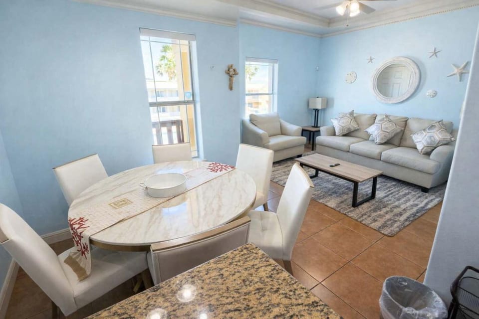 Near Beach Retreat - Ground Floor - Pool - Walk to All apts Apartment in South Padre Island