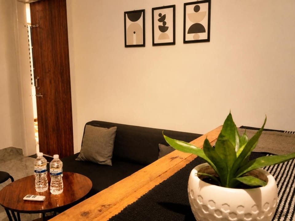 EAST HABITAT - Cozy Stay by the Airport Bed and Breakfast in Bangladesh