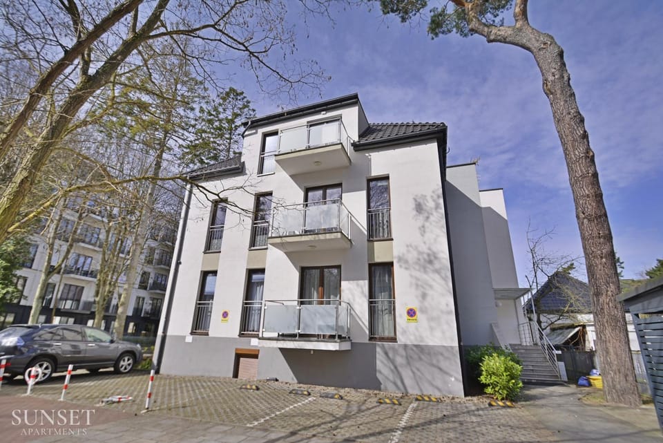 Property building, Day, Neighbourhood, Location