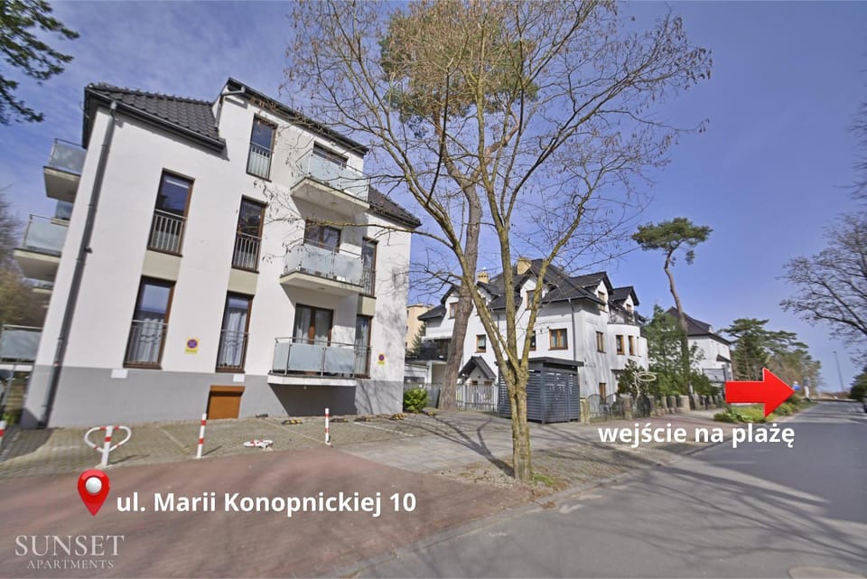 Property building, Day, Neighbourhood, Location