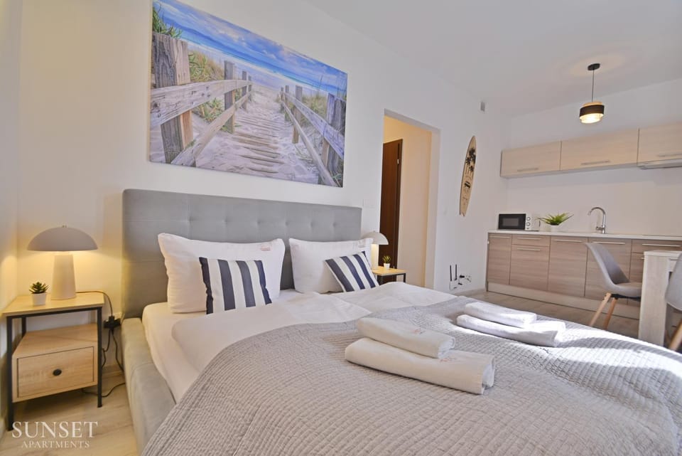 Bed, Kitchen or kitchenette, towels