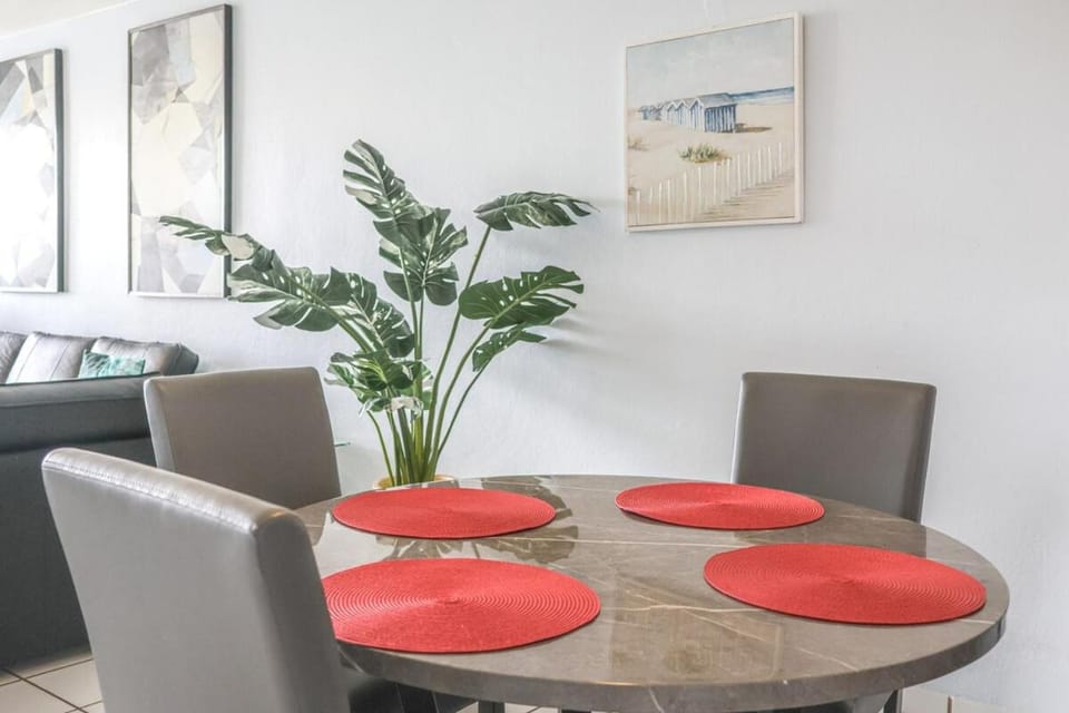 Oasis LifeStyle Beach & Pool Apartment in Stella