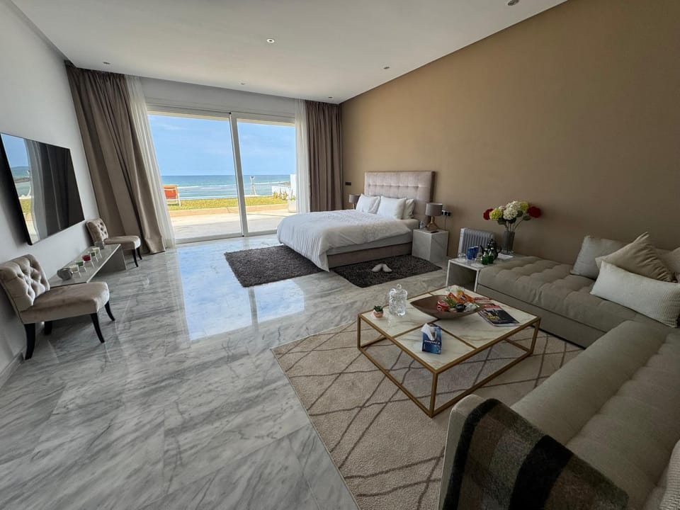 Photo of the whole room, Bedroom, Sea view