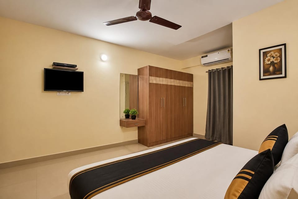 Property building, Bed, TV and multimedia, Photo of the whole room, Evening entertainment, wardrobe, air conditioner