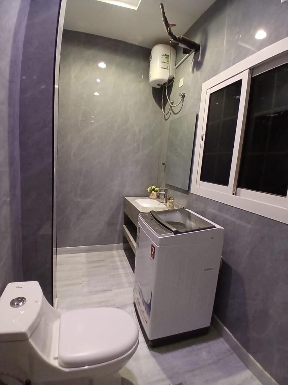 شقة فاخرة غرفة نوم ودورة مياه في حي الحمدانية j11 Apartment in Jeddah