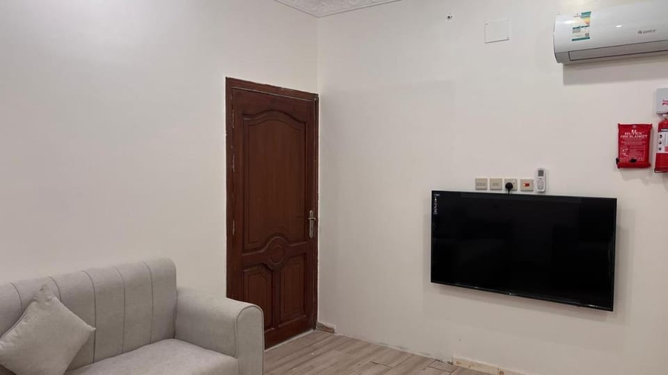 TV and multimedia, Living room, Seating area, air conditioner