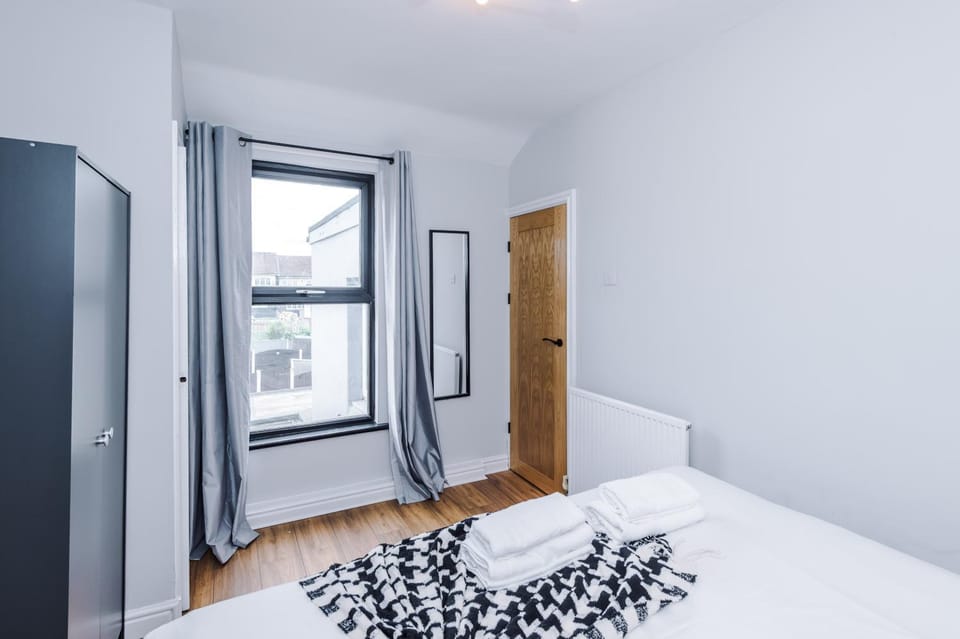 3 Bed House , Bootle , Discounts , Long Stays , Contractors , Families , Relocation Stays House in Liverpool
