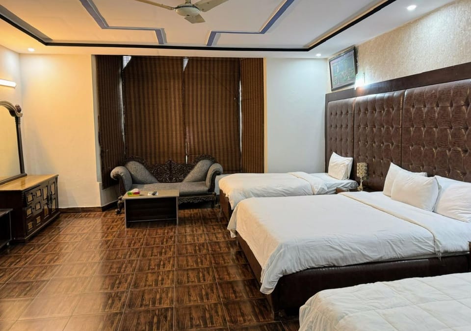 Bed, Seating area, Bedroom