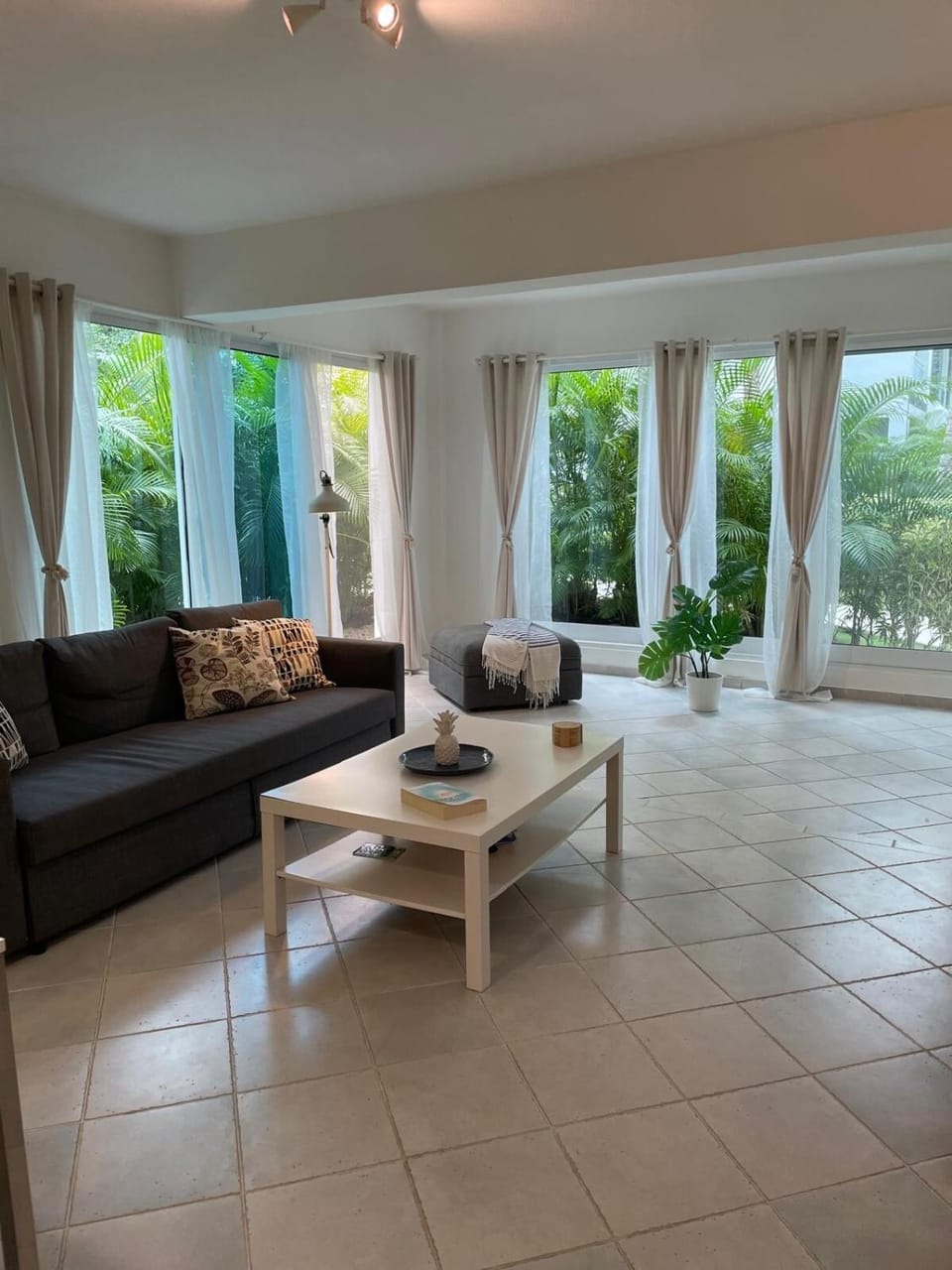 Living room, Garden view