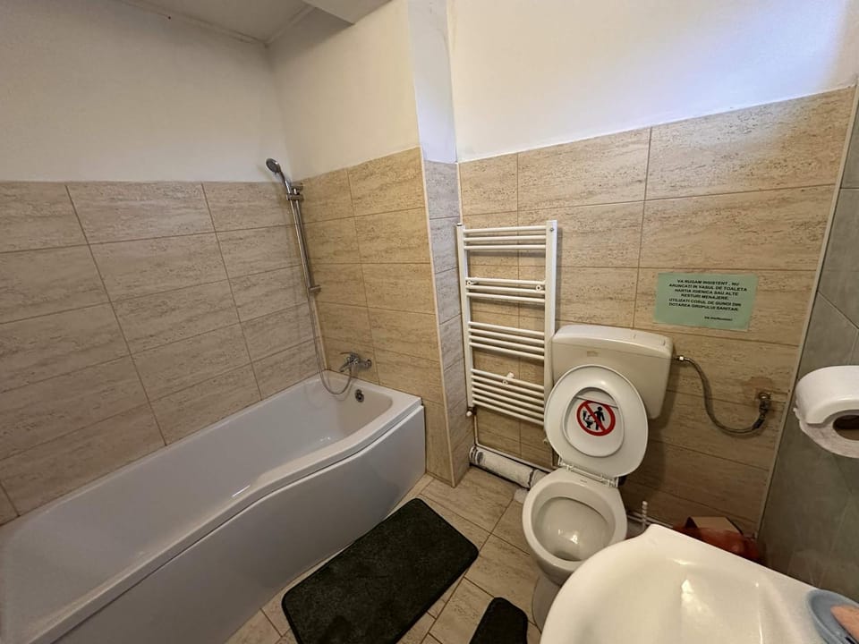 Hot Tub, Bathroom