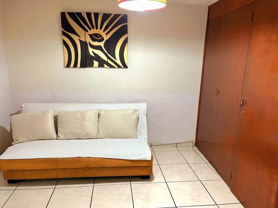 Casa Paraíso céntrica y con estacionamiento a minutos del zoológico House in Guadalajara