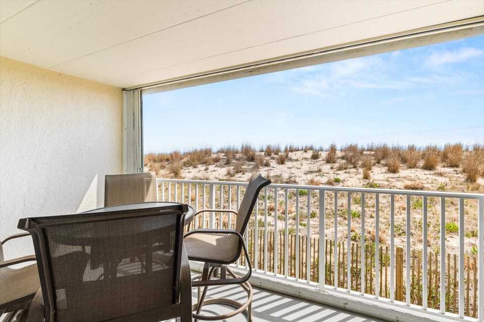 Oceanfront Dunes Condo w Beach Views & Access House in Ocean City