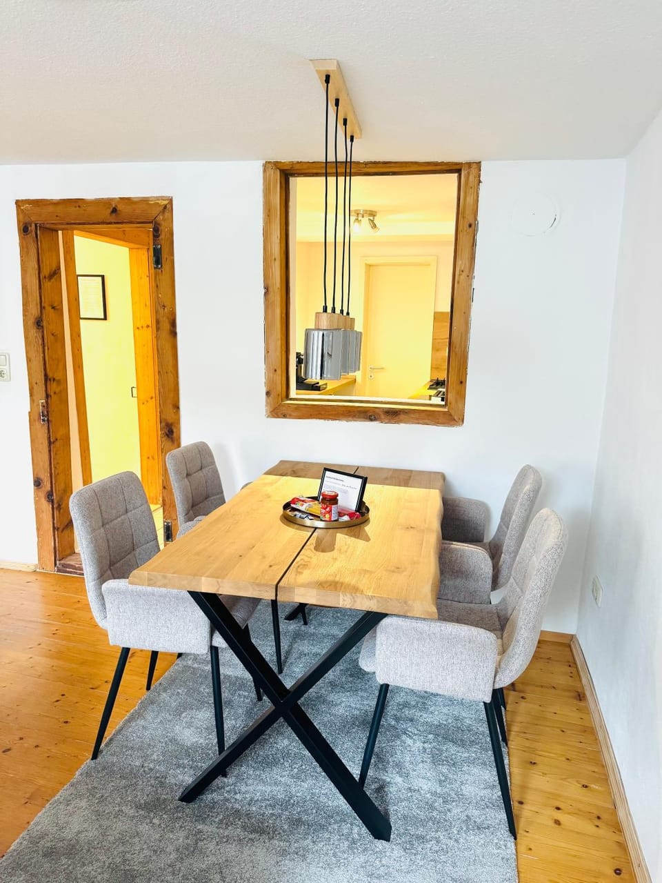 Seating area, Dining area