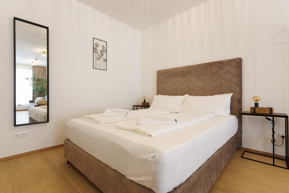Bed, cot, towels