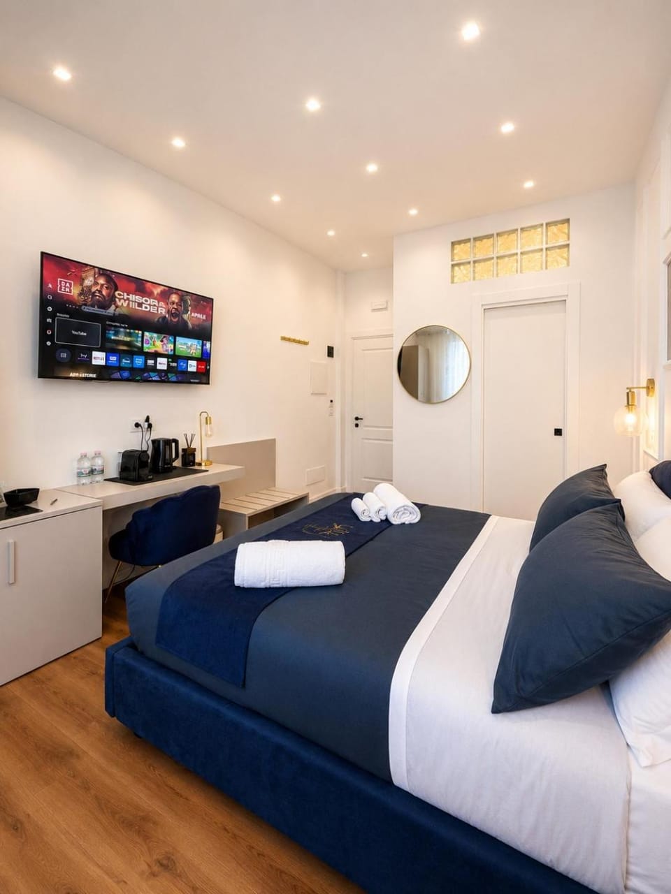 Bed, TV and multimedia, Coffee/tea facilities, Photo of the whole room, Seating area, Bedroom, Breakfast, Breakfast, minibar, towels, air conditioner, air conditioner