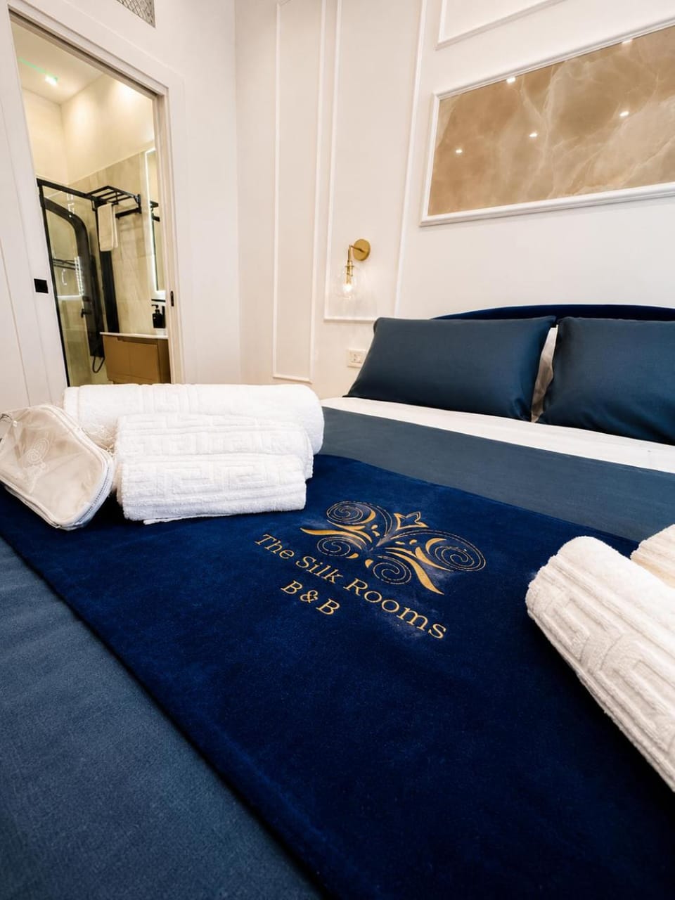 Bed, Bathroom, Bedroom, towels