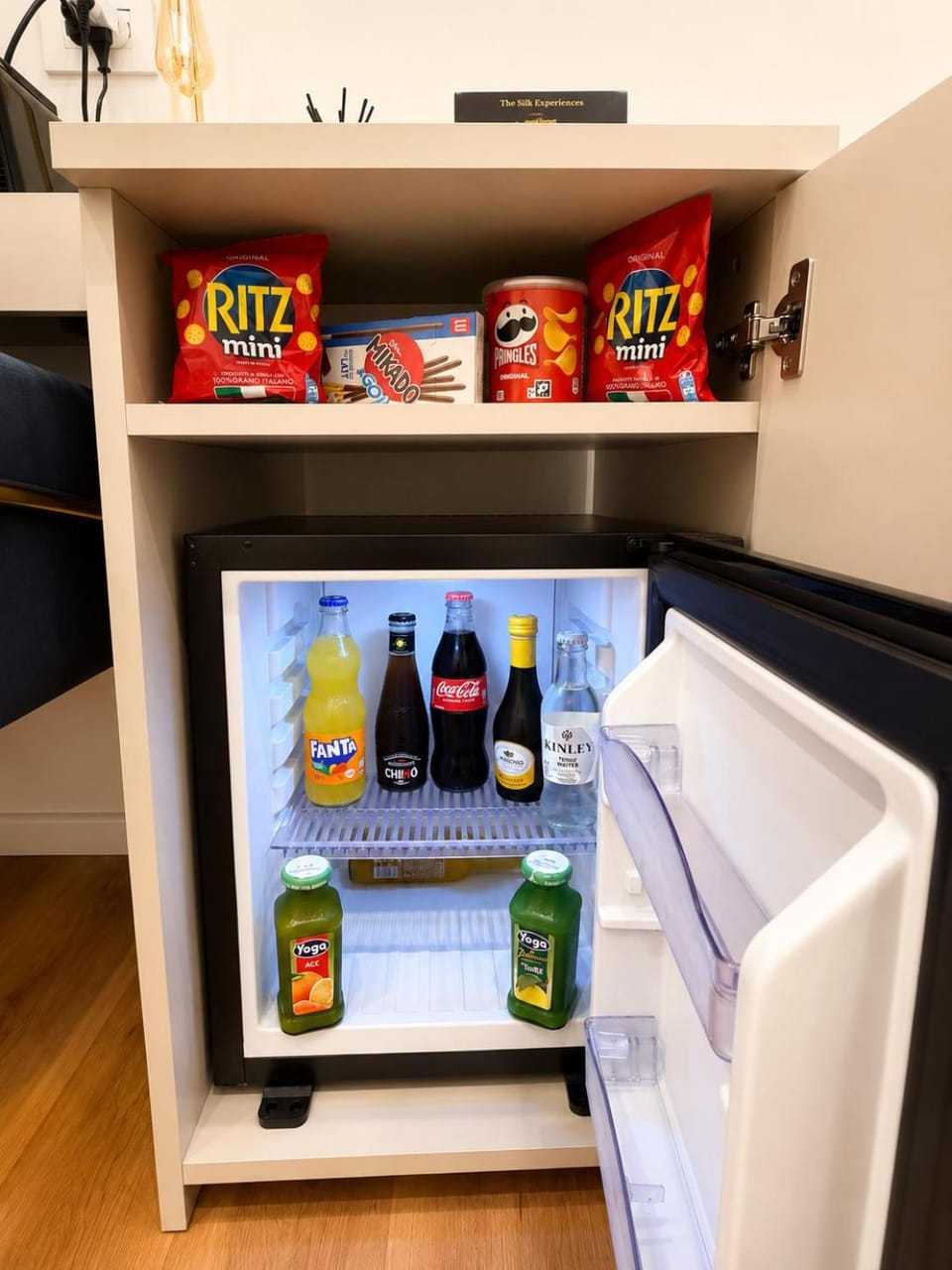 Bedroom, Food