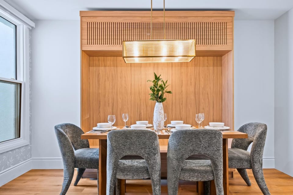 Casa Hotels Gerrard Modern Downtown Suite Hotel in Toronto