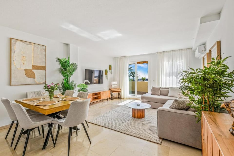 Casa Marina - Estepona Port Sleeps 6 Sea Views Apartment in Estepona