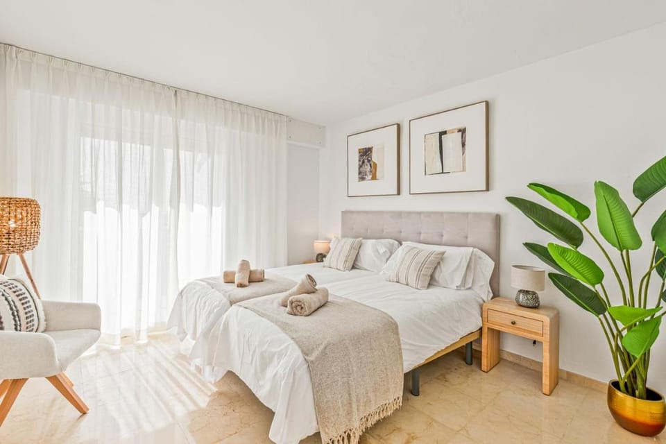 Casa Marina - Estepona Port Sleeps 6 Sea Views Apartment in Estepona