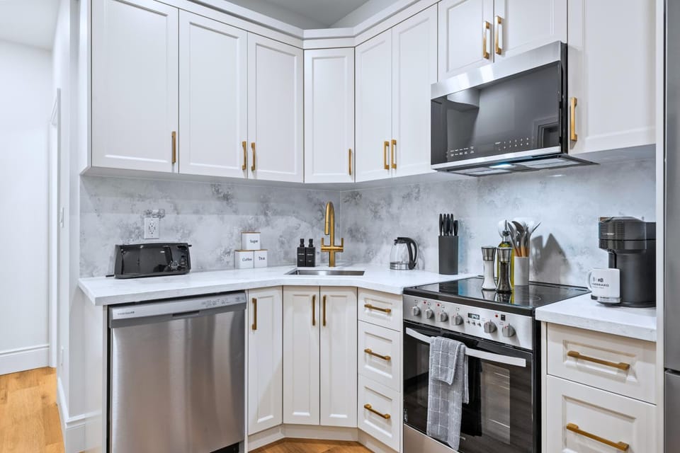 Casa Hotels Gerrard New Riverdale Basement Suite Hotel in Toronto