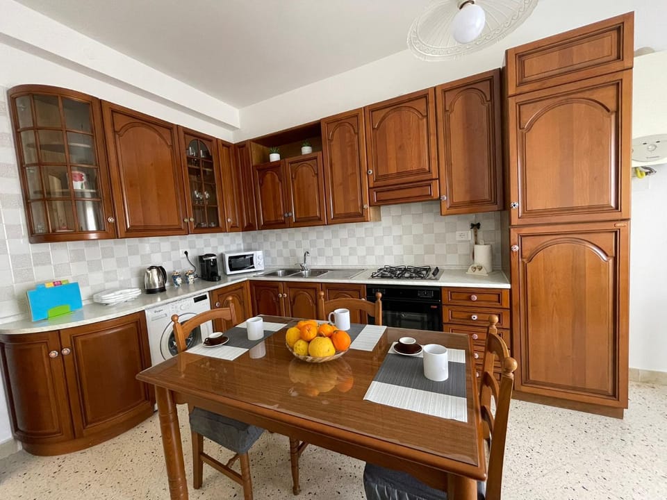 Food and drinks, Dining area, Food, oven, stove