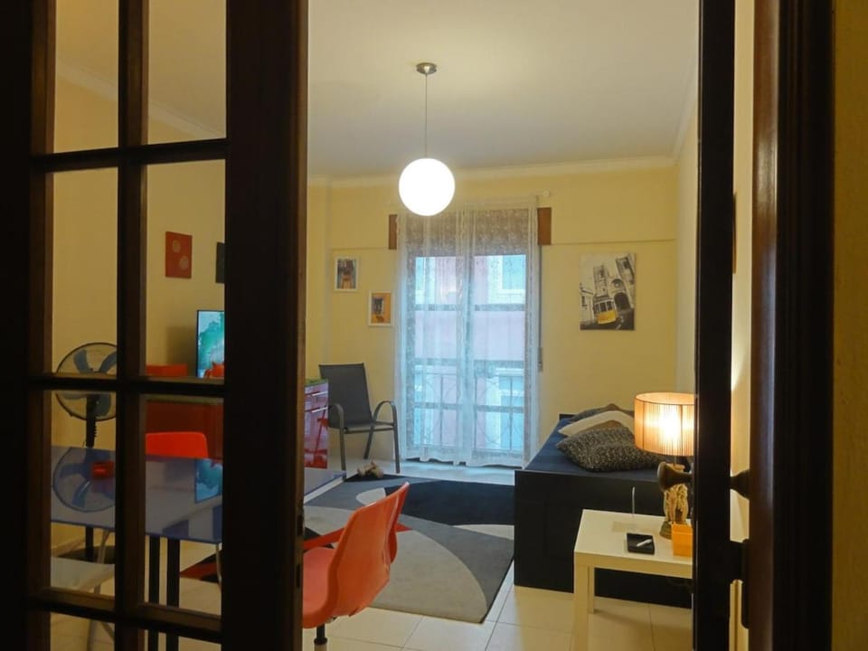 Bed, TV and multimedia, Living room, Seating area, Dining area