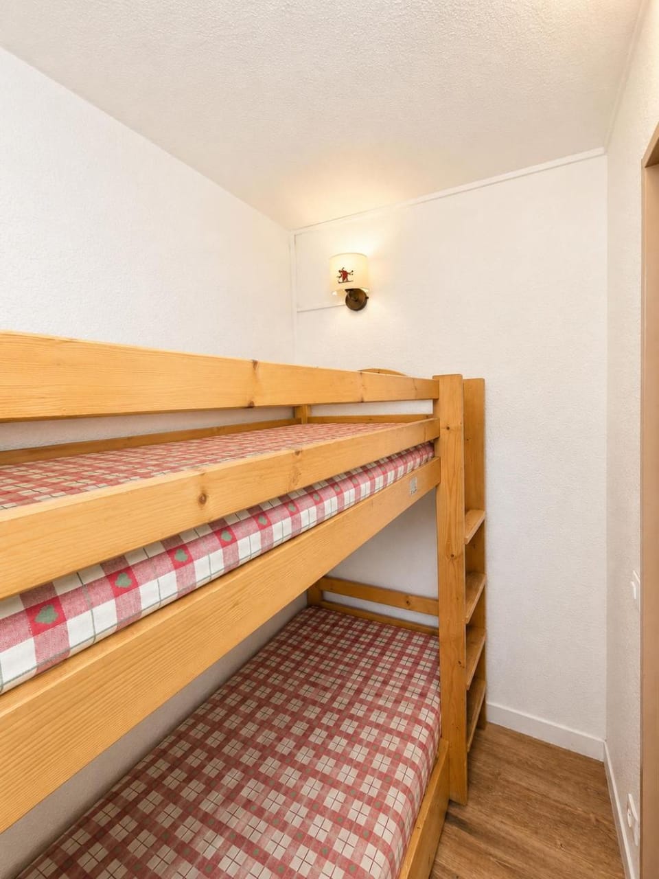 Photo of the whole room, Bedroom, bunk bed