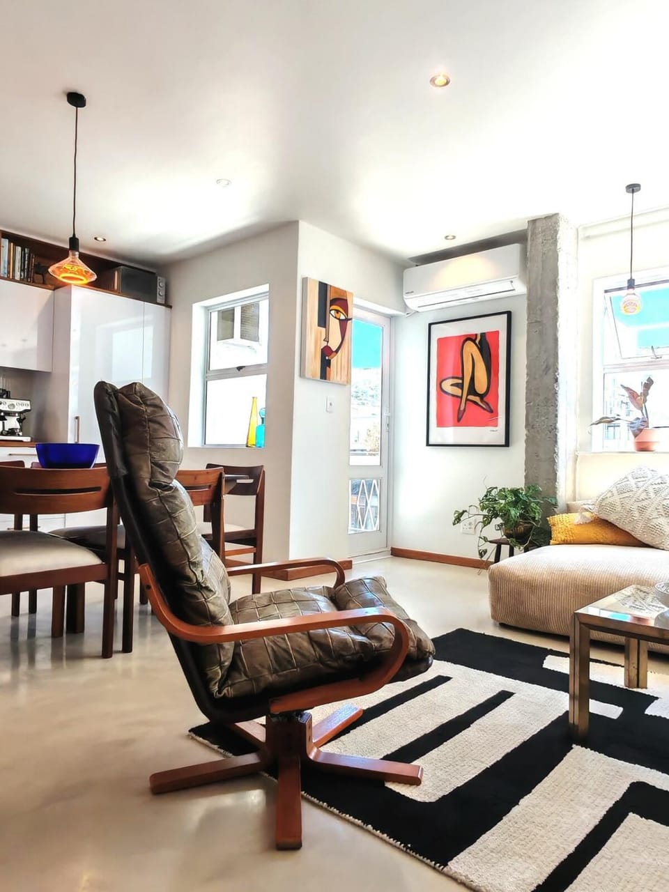 Altaris - Newly renovated 2 bedroom apartment with AC and remote work desk in Kloofstreet Apartment in Cape Town