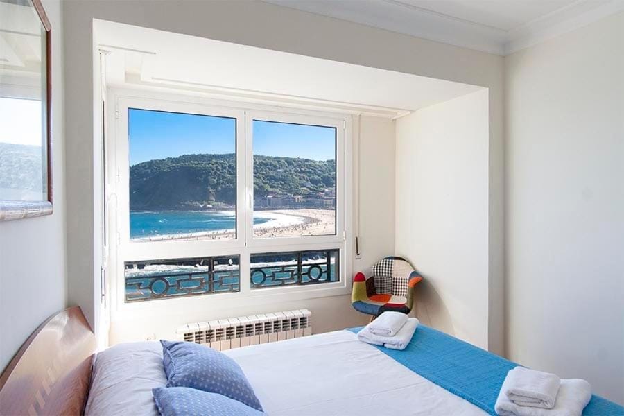 Bed, Natural landscape, View (from property/room), Photo of the whole room, Bedroom, Mountain view, River view, Sea view