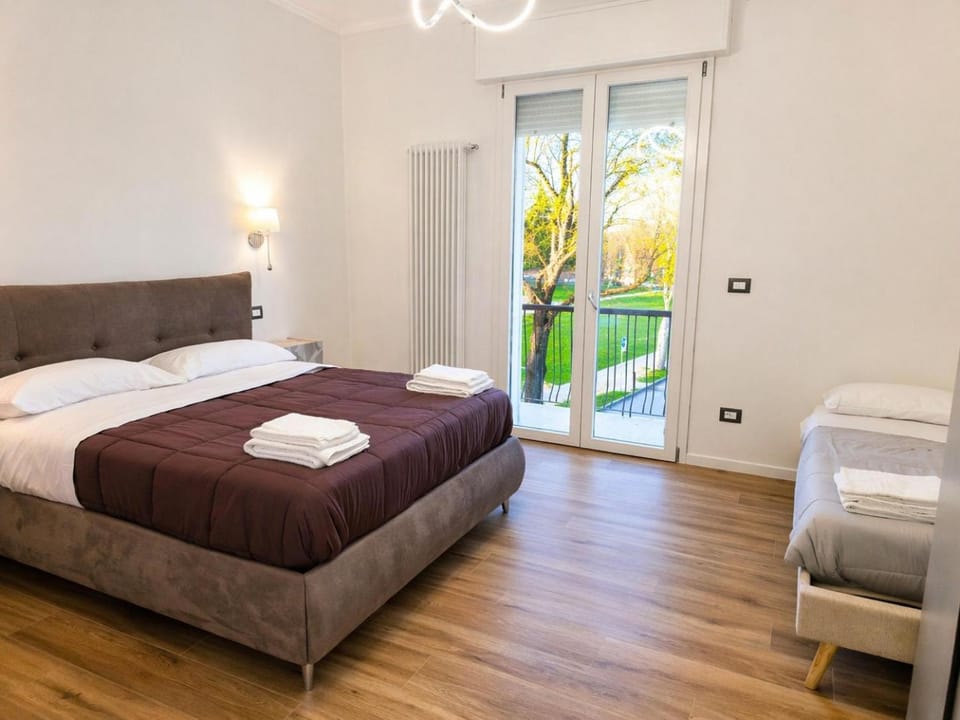 Central Chic Apartment Apartment in Imola