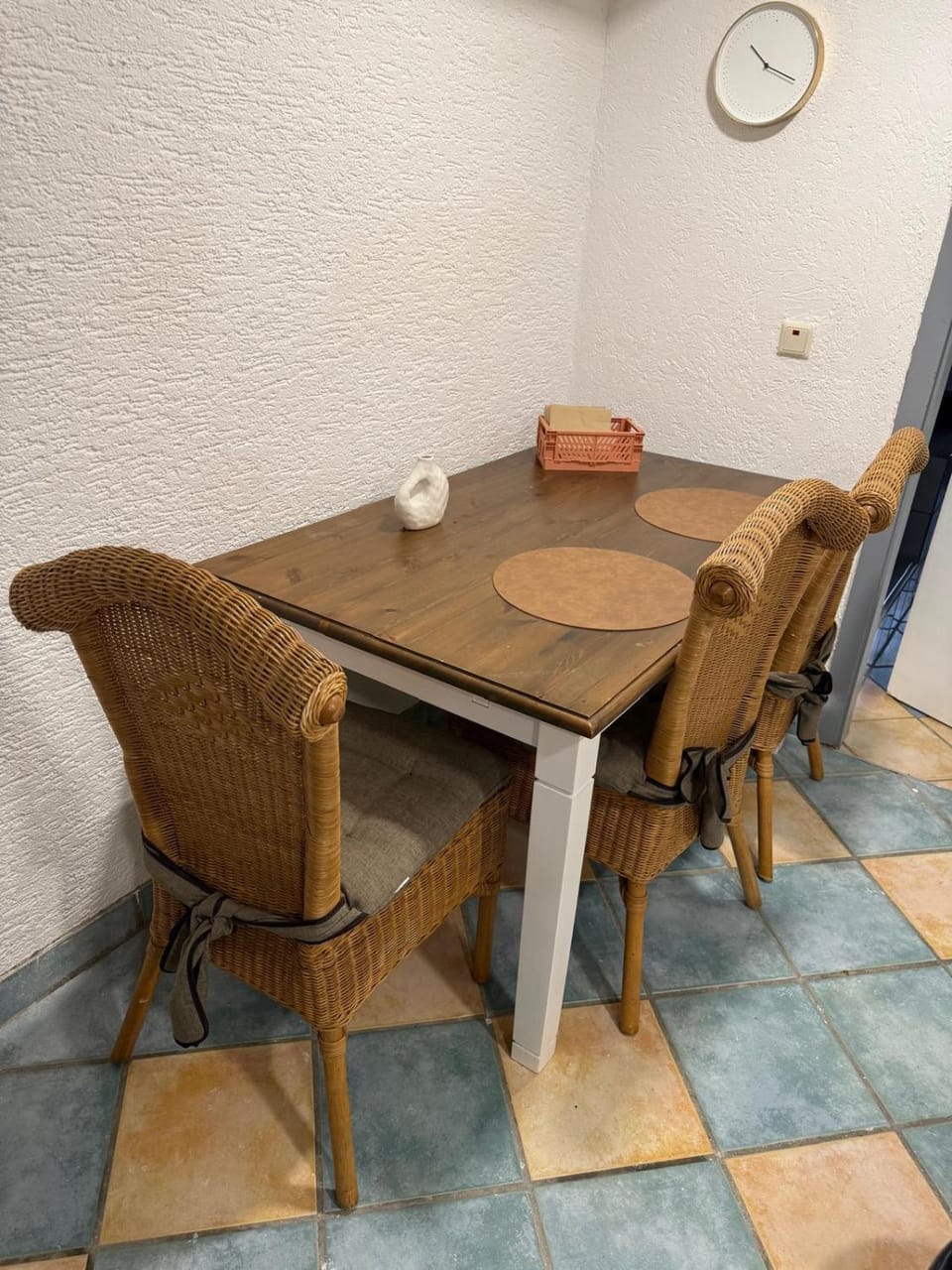 Kitchen or kitchenette, Dining area, Food, Lunch, Dinner, stove, kitchen