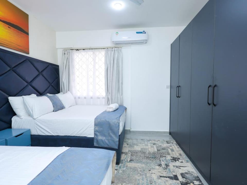 Bed, Bedroom, wardrobe, air conditioner