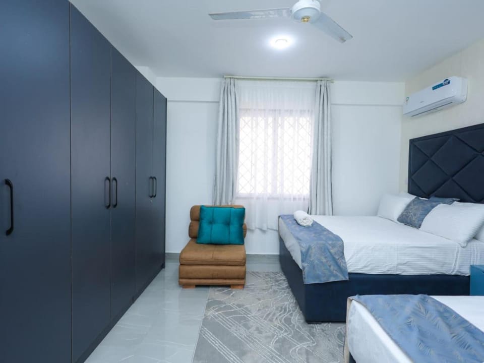 Bed, Photo of the whole room, Bedroom, towels, wardrobe