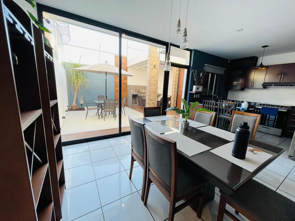 Patio, Dining area, kitchen
