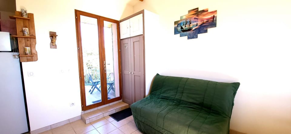Living room, Seating area, storage