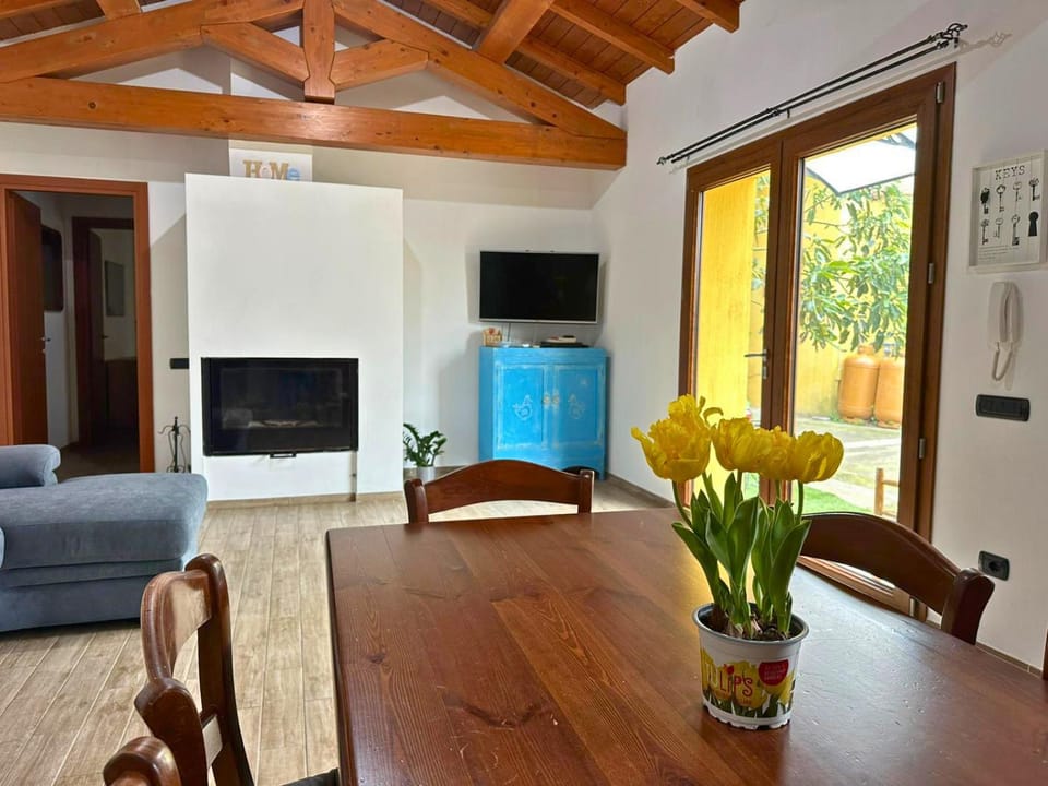 Dining area, furniture, heating