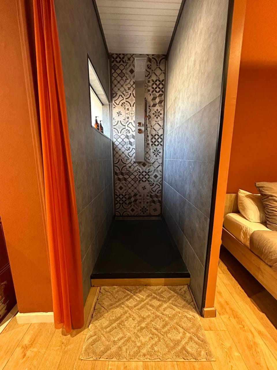 Suite Sahara - Jacuzzi & Sauna Privatif Apartment in Calais