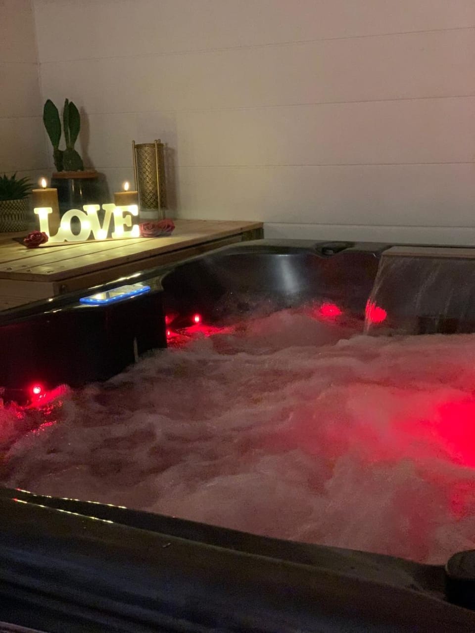 Suite Sahara - Jacuzzi & Sauna Privatif Apartment in Calais