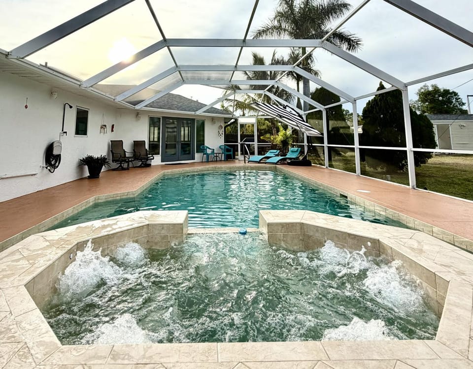 Hot Tub, Swimming pool