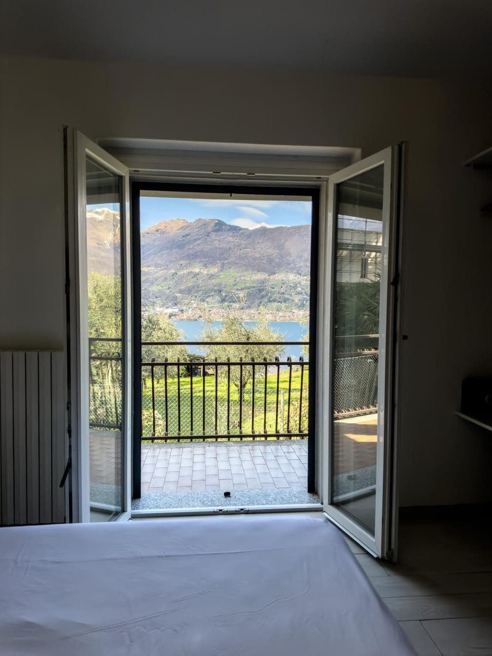 Natural landscape, View (from property/room), Balcony/Terrace, Bedroom, Lake view, Mountain view