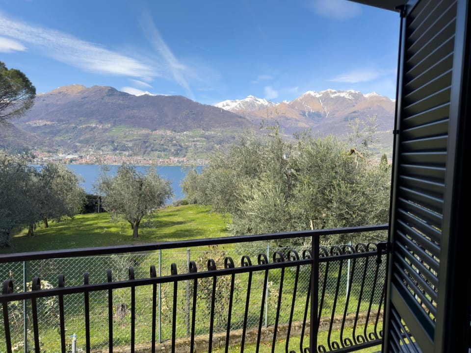 View (from property/room), Balcony/Terrace, Lake view