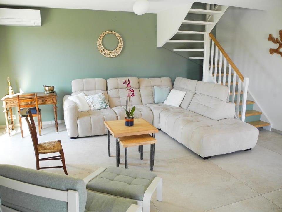 Living room, Lounge or bar