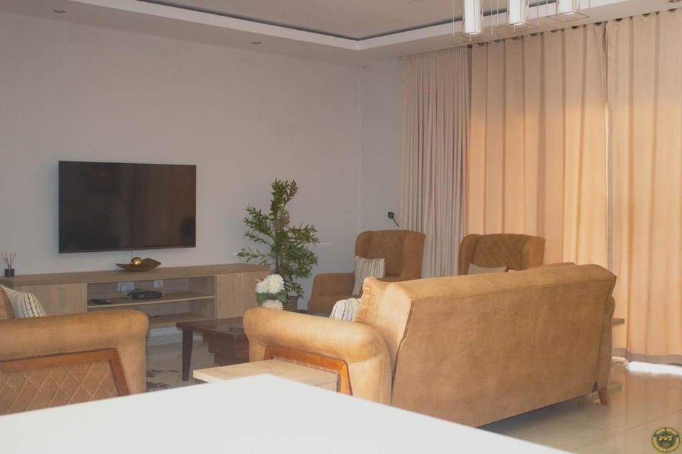 Cosy Three Bedroom Haven with Homely Charm House in Harare
