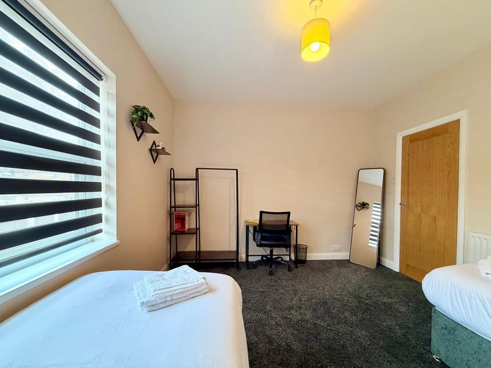Photo of the whole room, Bedroom