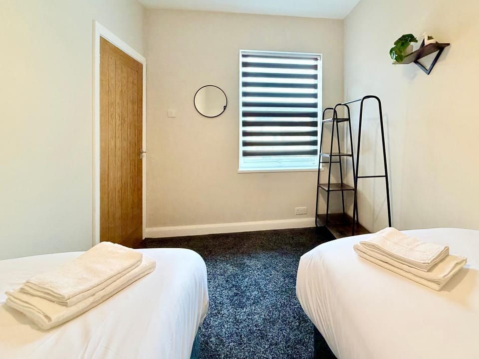 Bedroom, towels
