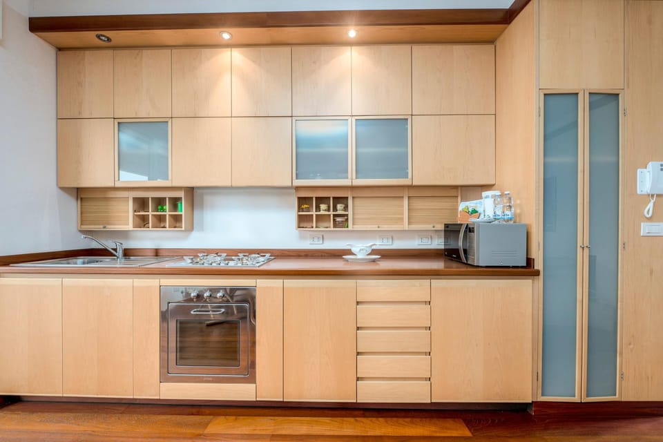 Kitchen or kitchenette, dishwasher, oven, stove